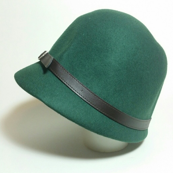 green cloche hat